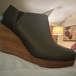 Dr. Scholl's Black and Brown Wedge Shoes